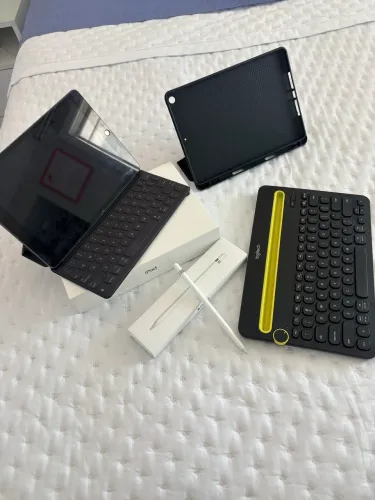 iPad 9 + Apple Pencil + Magic Keyboard 