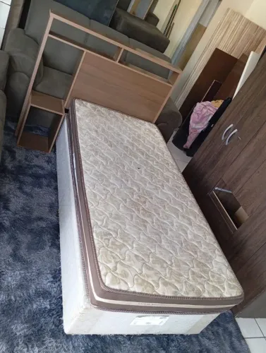 Cama solteiro base mais colchão com cabeceira marcas de uso ((ENTREGO GRATIS))