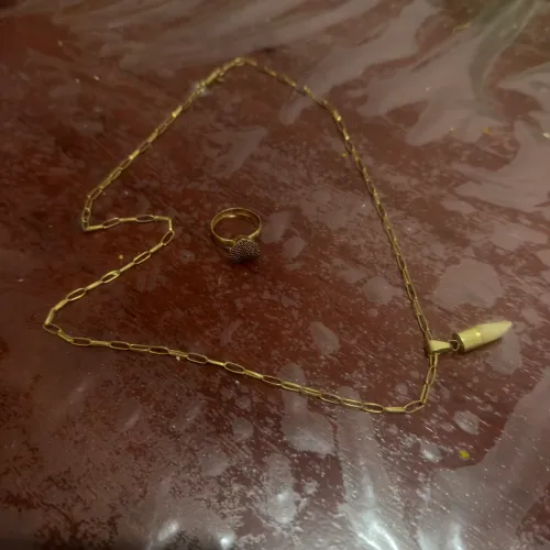 Cordão de ouro é um anel de ouro