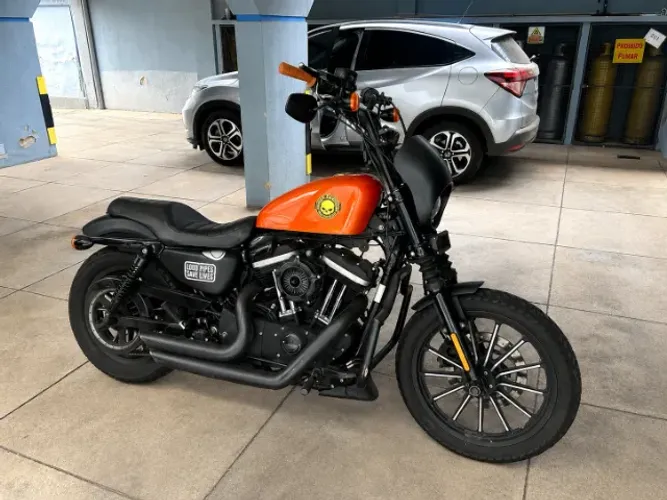 Harley-Davidson Iron 883 Club Style | Baixa km | Pneus novos | Custom única