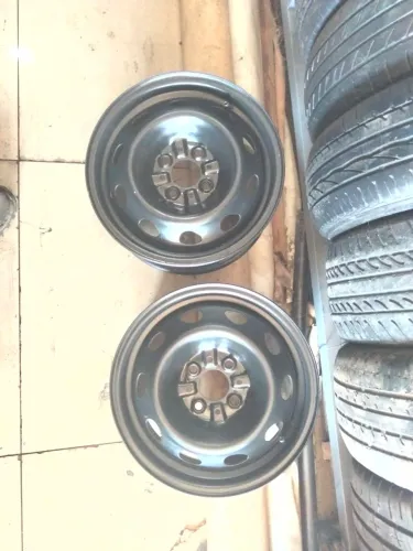 Duas rodas aro 14 original da Fiat Strada.