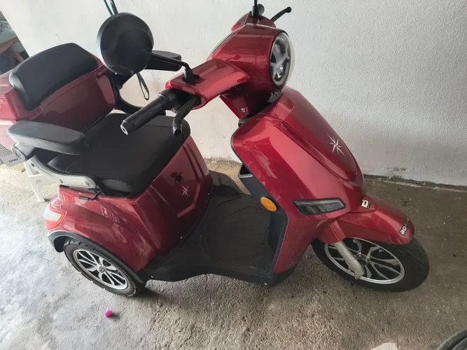 Moto elétrica pouco usada 