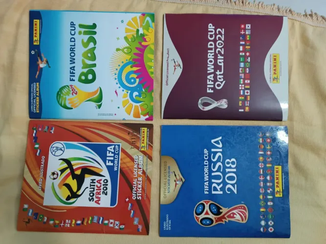 Álbuns Copas 2022/2018/2014/2010 Completos c fig. raras, excelente estado , Capa mole 