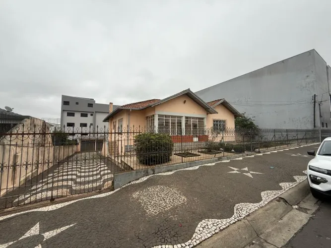 CASA À VENDA EM UVARANAS
