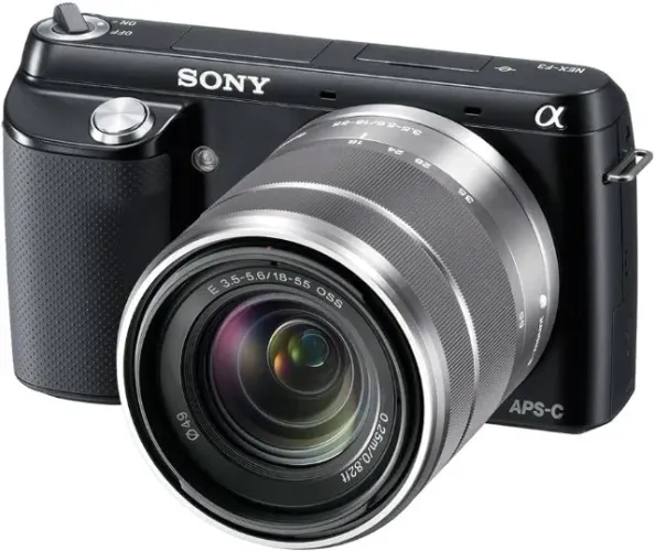 Câmera Semiprofissional 16.1MP Sony NEX-F3K com Lentes prata 
