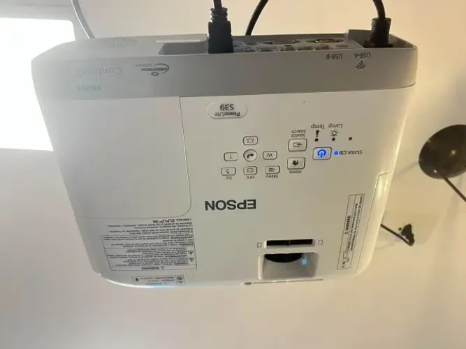 Desconto especial para vender rápido - Data show Epson e Benq