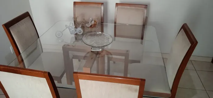 Mesa toda em vidro e 6 cadeiras