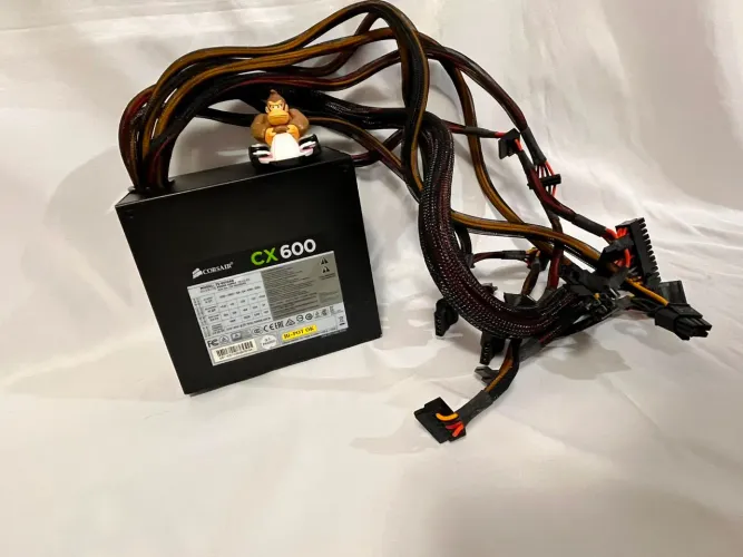 FONTE CORSAIR DE 600 WATTS