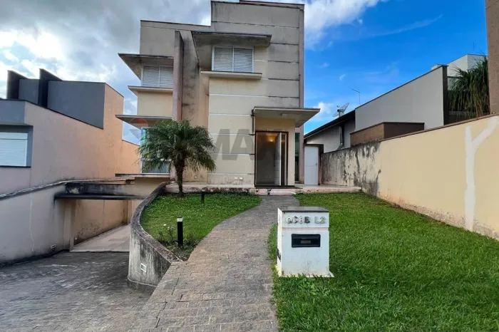 Lindo sobrado a venda com vista para as montanhas