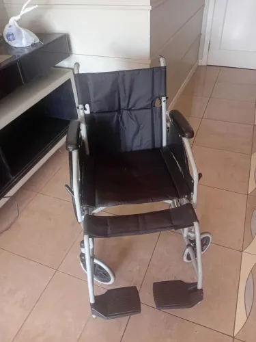 Cadeiras de rodas, cadeiras de banho, assento pra vaso, suporte pra levantar no vaso, fral