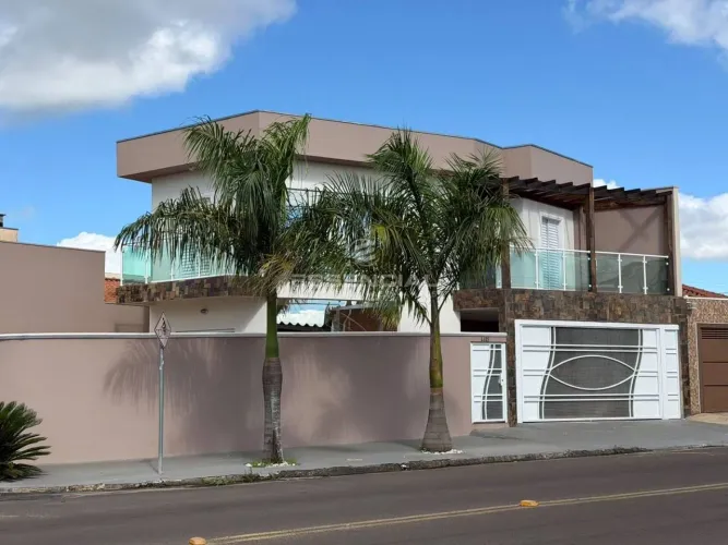 Casa com 3 dormitórios para alugar, por R$ 4.000/mês - Jardim Flamboyant - Botucatu/SP