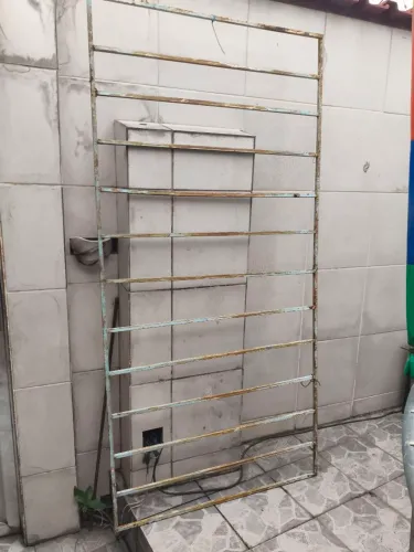 Grade de ferro em bom estado