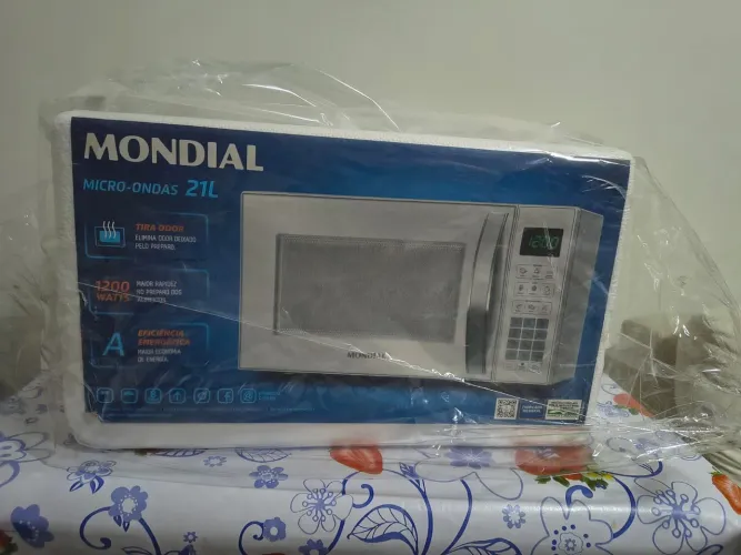 Vendo microondas mundial 21 litros, Branco, 220C, nunca usado