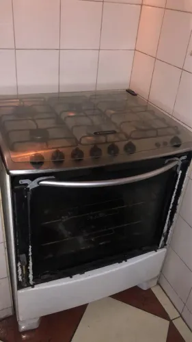 Vendo fogão 6 bocas 450,00