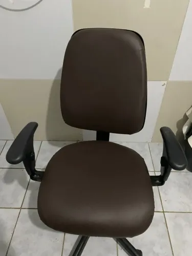 Vendo cadeira executiva Diretor marrom 