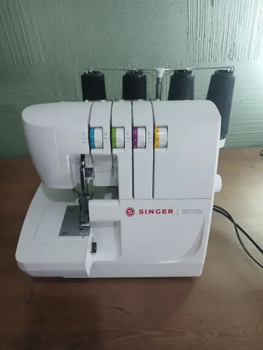 MÁQUINA OVERLOCK SINGER OVER PORTÁTIL