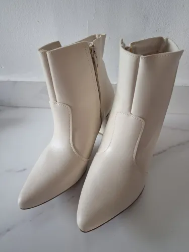 BOTA BICO FINO - off white