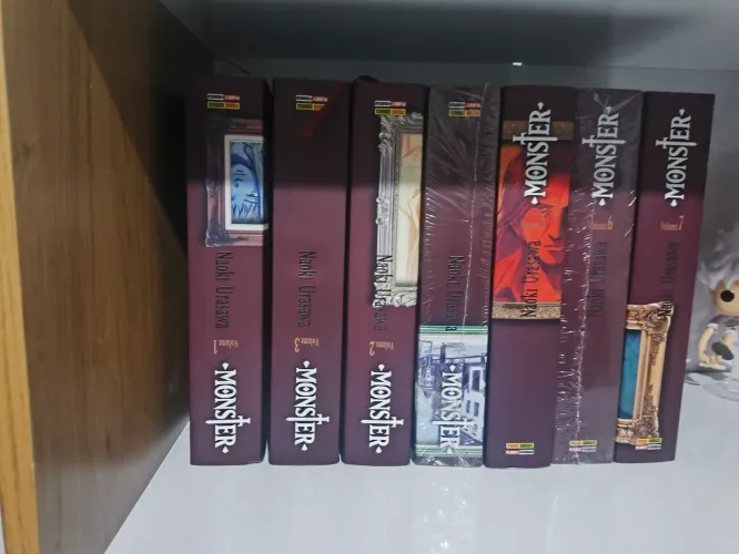 Coleção do manga Monster Kanzenban do 1 ao 7.