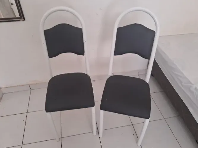 ESTÁ A VENDA DE DUAS CADEIRAS DE FERRO