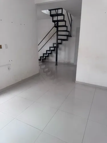 ALUGO UMA CASA NO COHATRAC/ PRÓX. A ESCOLA APRENDER