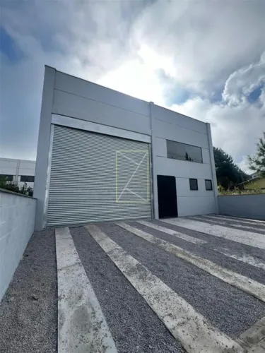 Pavilhão industrial disponível no bairro São Luiz Localizado em uma r