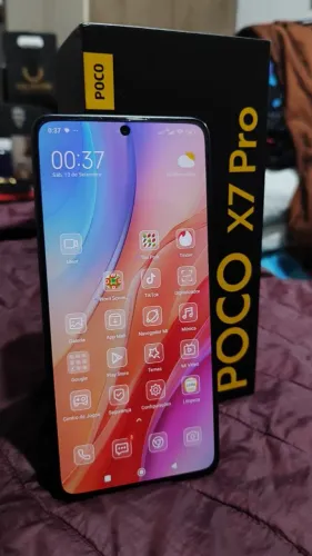 Poço X7 pro 512 GB ele tem meses de uso não tem marca de uso ainda está novo tem caixa nov