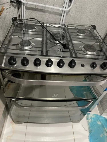 Fogão de 5 bocas e dois fornos 