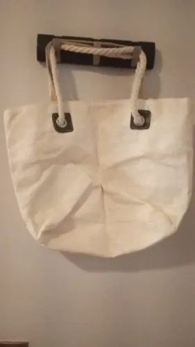 Conjunto de praia composto por bolsa e chapéu