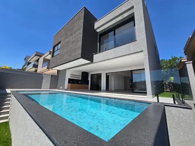 Linda casa a venda no condomínio Gênesis II em Alphaville Santana de Parnaiba - SP