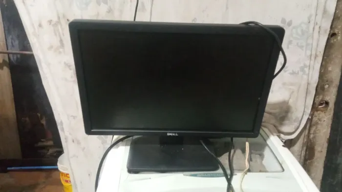 Vende-se se um monitor em perfeito estado