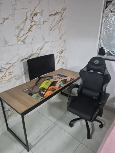 Mesa e cadeira gamer