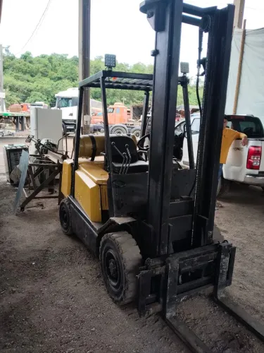 Empilhadeira 2.5 toneladas 