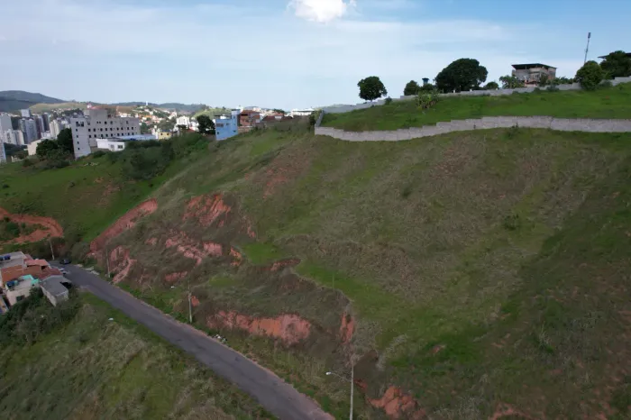 Terreno com potencial e mais de 2.500 m² no São Mateus para venda