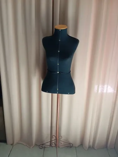 Manequim Feminino de Costura/Exposição com Pedestal - Ótimo Estado