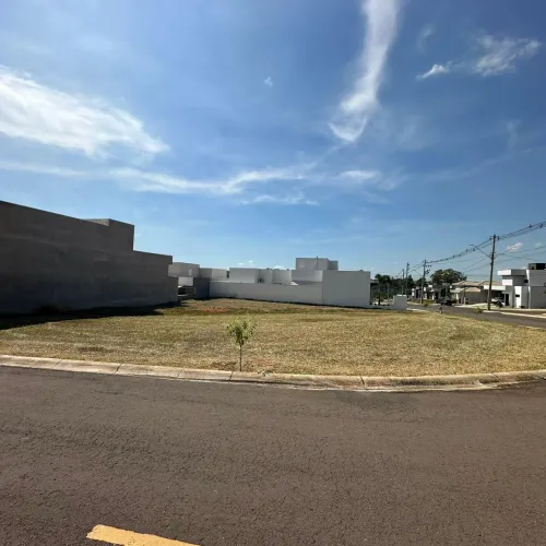 Terreno em Condomínio para Venda em Álvares Machado / SP no bairro Condomínio Valência 2