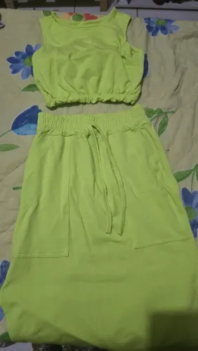 Conjunto de saia e blusa ( blusa contem bojo) verde 