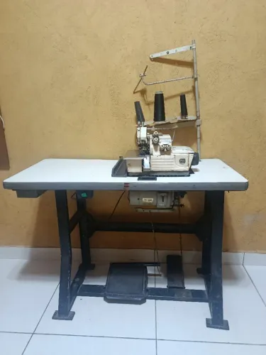 MÁQUINA DE COSTURA (OVERLOQUE )