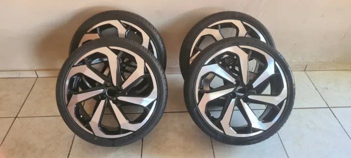 Rodas e pneus aro 18