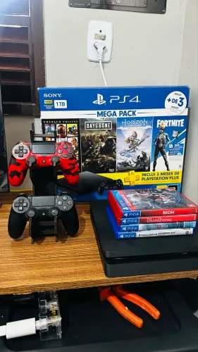 Imperdível !!na caixa ps4 slim 1 terá 2 controles 4 joga
