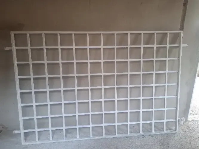 Vendo grade branca de aço galvanizado - NOVA