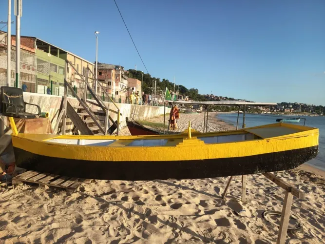 Vendo barco em fibra revestida com madeira