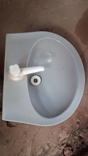 Vende-se pia para banheiro ja com torneira