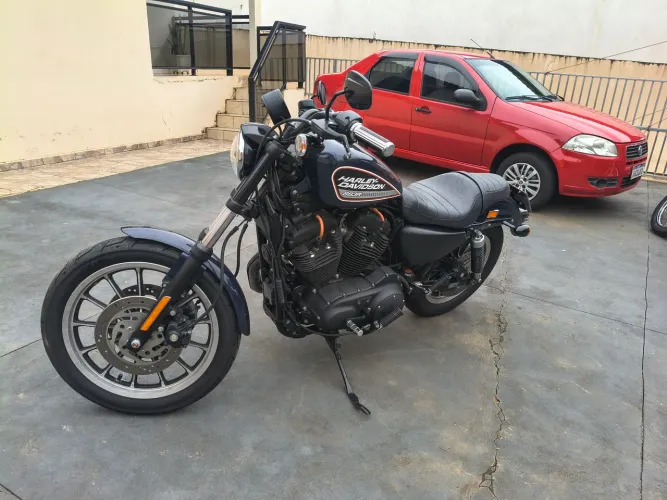 Moto impecável