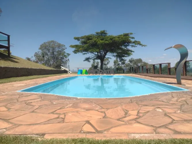 SÍTIO À VENDA - 33 HECTARES - ITAÚNA (MG)