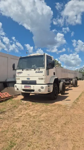 Ford Cargo 2422 2010 Chassi bitruck - Excelente Estado - Pronto para Trabalhar