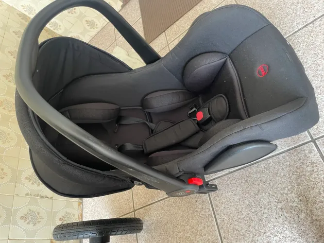 Carrinho de bebê + Bebê conforto