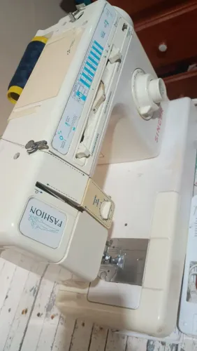 Máquina de custura