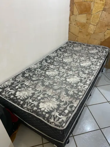 Vendo cama de solteiro