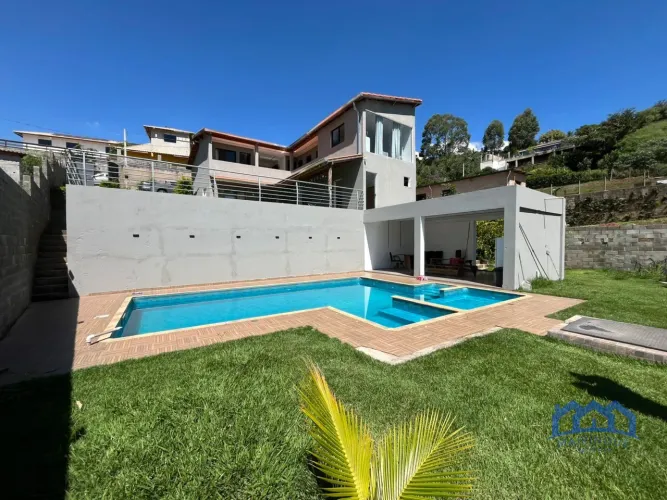 Chácara com 4 Quartos e 2 banheiros à Venda, 1.000 m² por R$ 800.000 Cód. ch2679