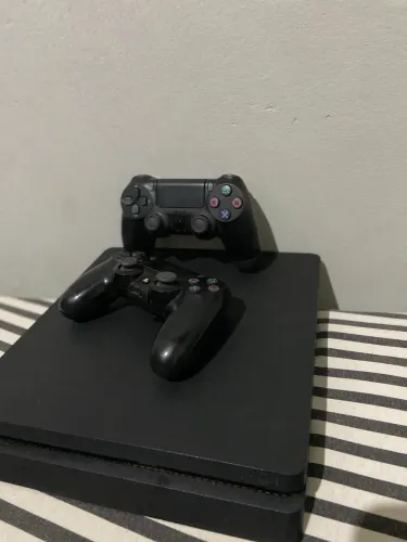 Ps4 1 500gb slim 2 controles 